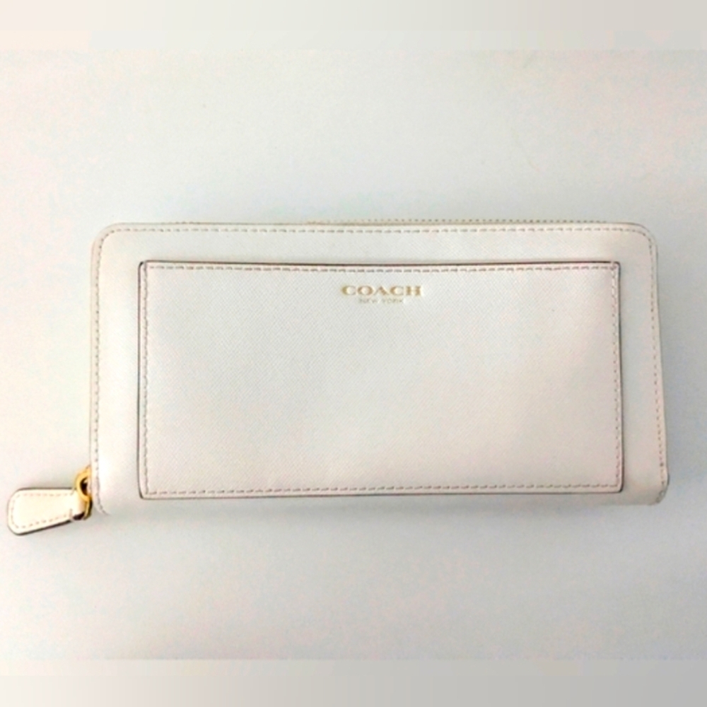 SOLD ✨👛👜 NWT Coach Darcy Saffiano Leather Zip Wallet